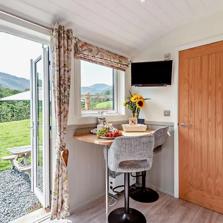 1 Bed In Penrith Oc-96153 *
